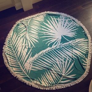 ❣️2 for $25❣️ palm leaf circle towel